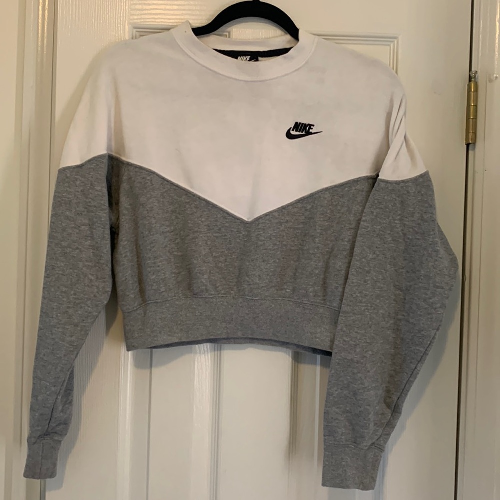 Cropped Nike crewneck sweatshirt